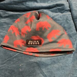 Skida Women's Bear Print Hat - Red and Gray
